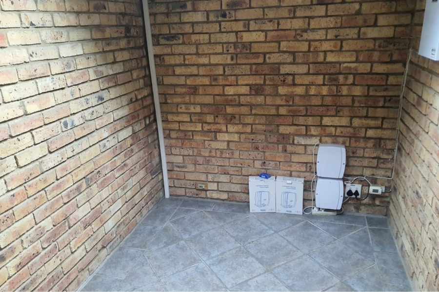 Commercial Property for Sale in Neave Industrial Eastern Cape